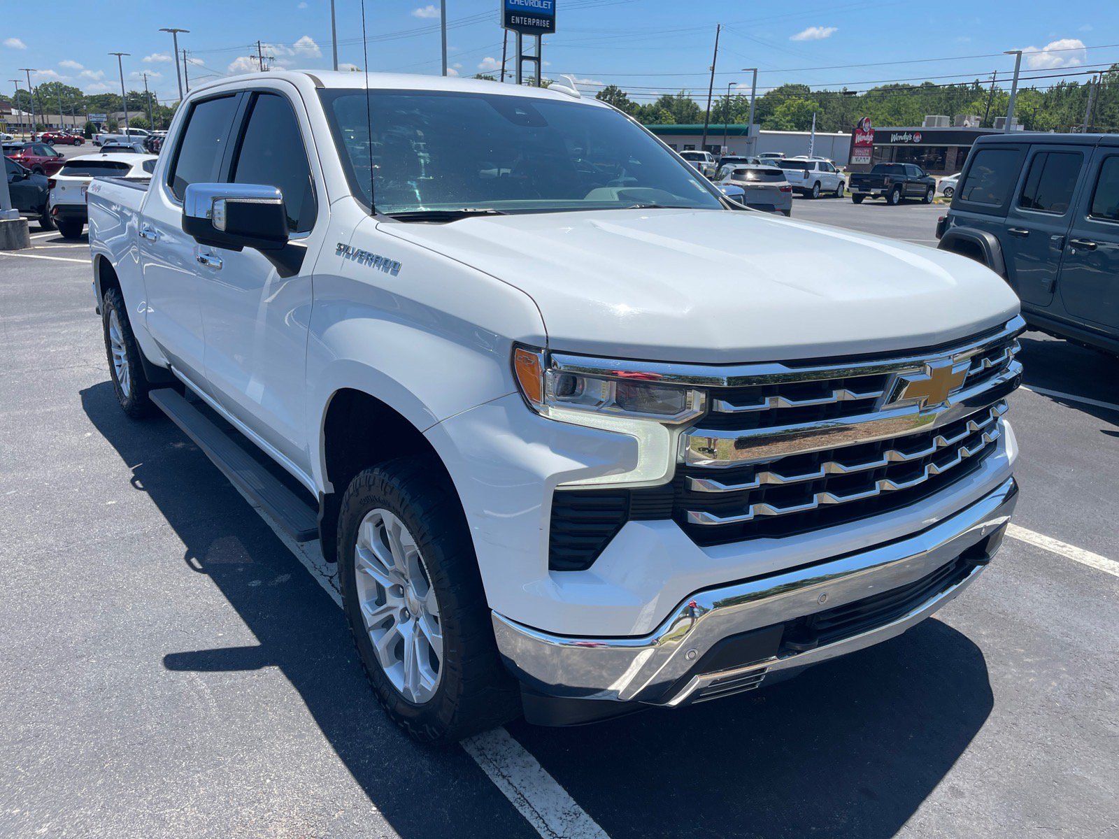 Used 2023 Chevrolet Silverado 1500 LTZ AWD/4WD image 3