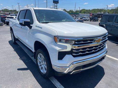 Used 2023 Chevrolet Silverado 1500 LTZ AWD/4WD image 3
