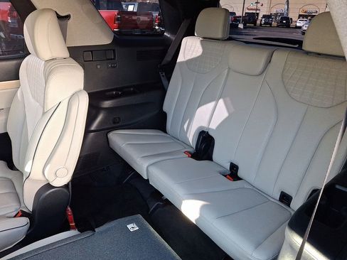 Used 2023 Hyundai Palisade Limited image 11