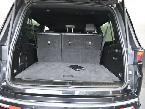 Used 2024 Jeep Wagoneer L Series II w/ Flexible Seating Group AWD/4WD image 8