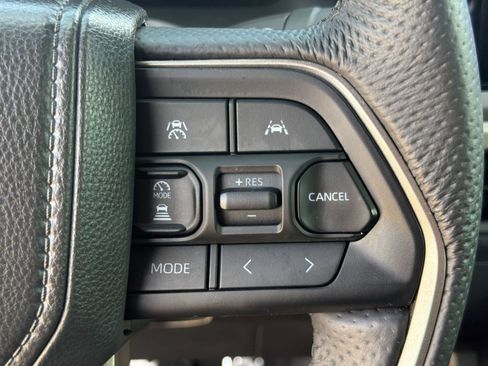 Used 2025 Toyota Tacoma TRD Sport AWD/4WD image 18