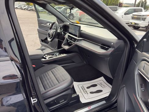 Used 2025 Ford Explorer ST-Line AWD/4WD image 25