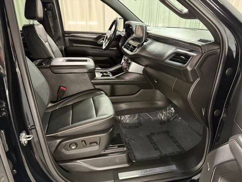 Used 2022 GMC Yukon SLT w/ SLT Luxury Package AWD/4WD image 7