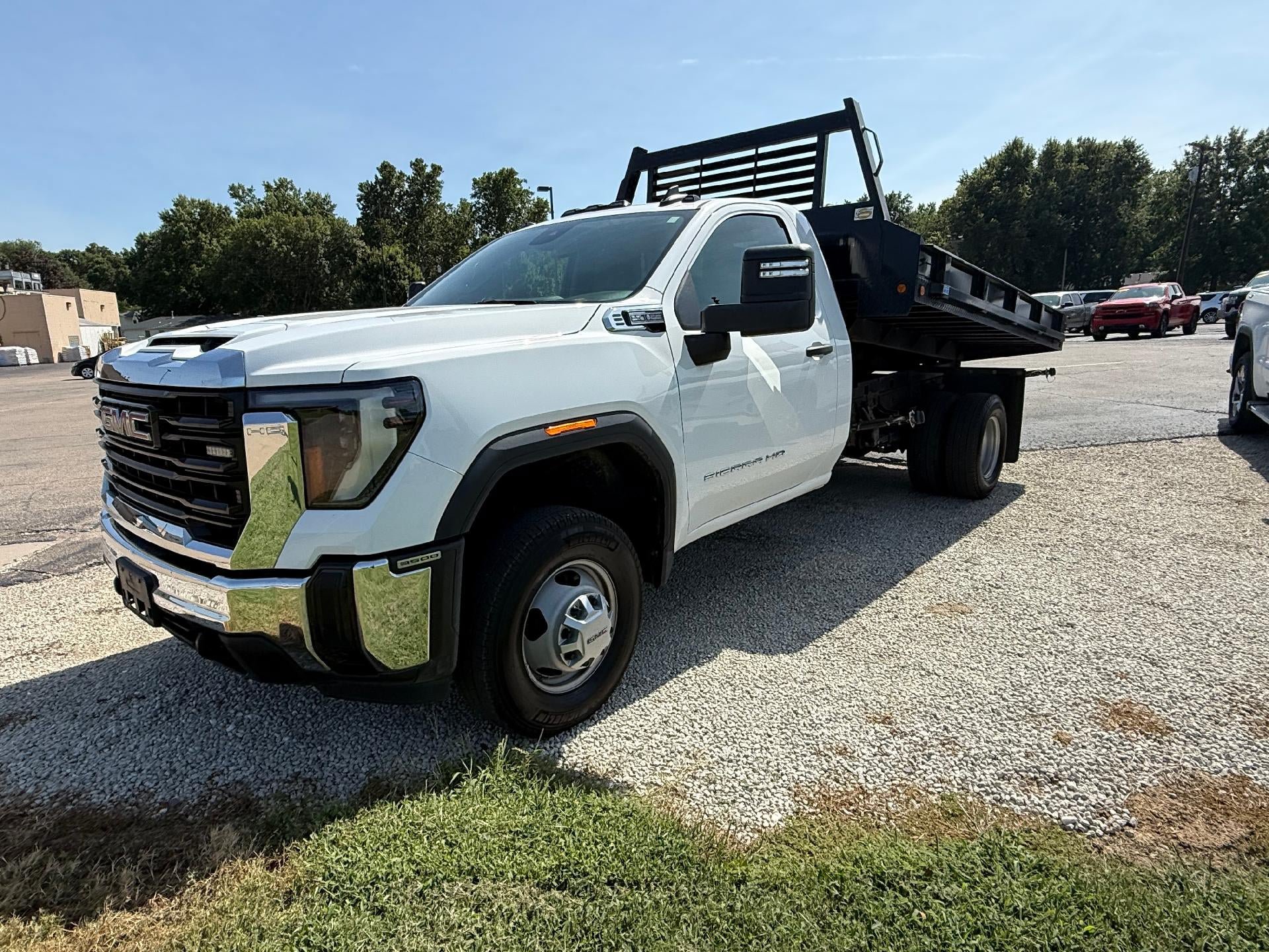 Used 2024 GMC Sierra 3500 Pro w/ Convenience Package AWD/4WD image 2