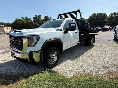 Used 2024 GMC Sierra 3500 Pro w/ Convenience Package AWD/4WD image 2