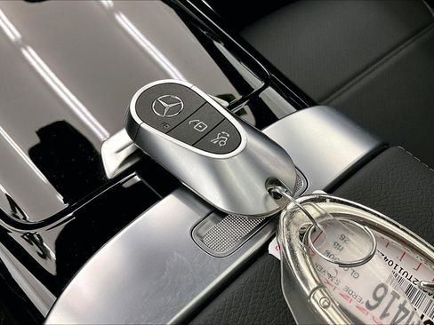 Used 2026 Mercedes-Benz GLC 300 image 12