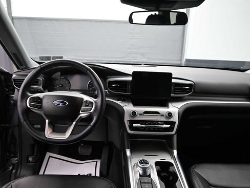 Used 2023 Ford Explorer XLT w/ Equipment Group 202A image 25