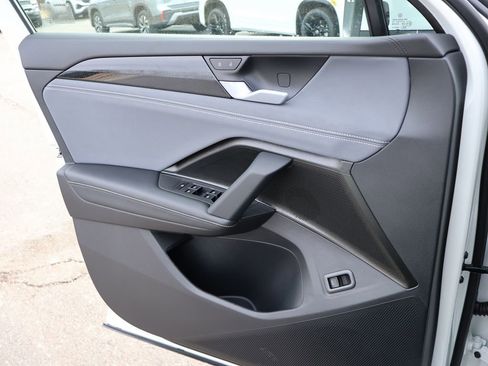 New 2026 Volkswagen Tiguan SE image 38