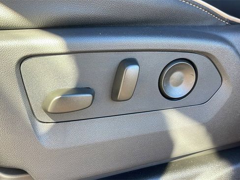 New 2026 GMC Yukon Elevation image 12