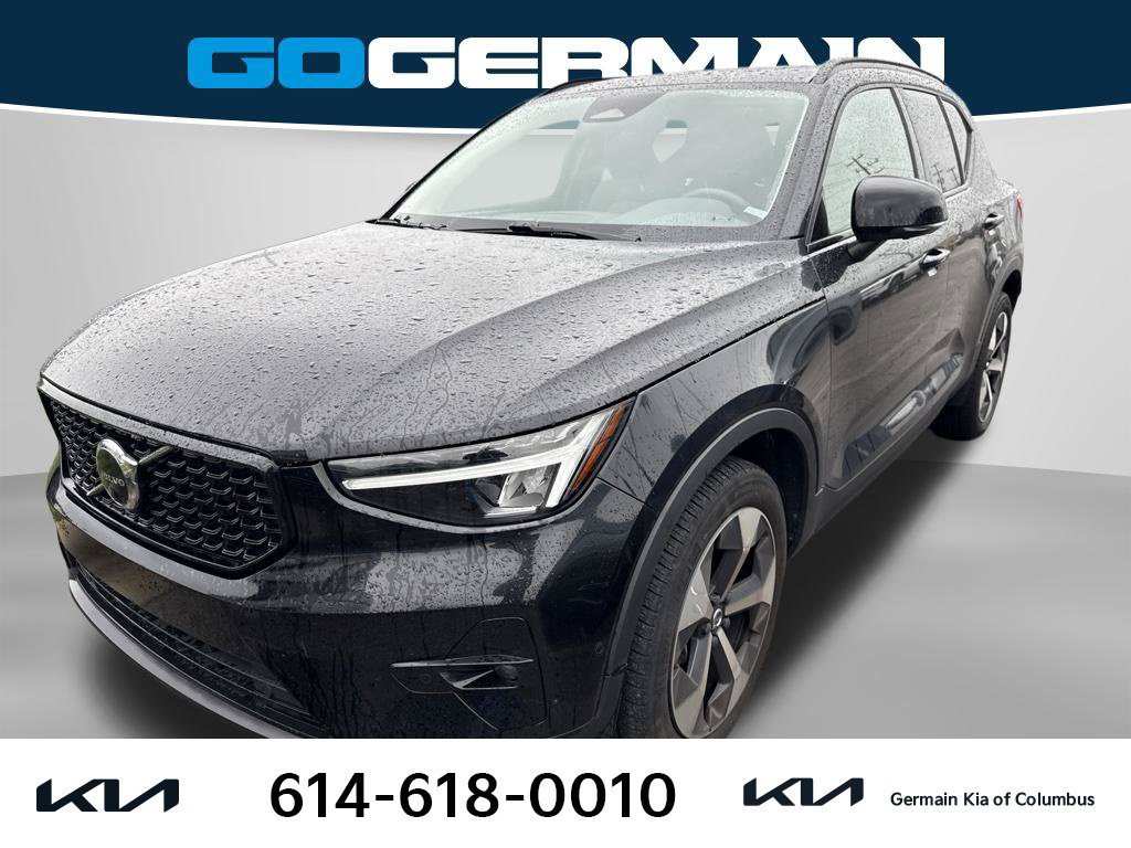 Used 2023 Volvo XC40 B5 Plus w/ Driver Assist Package AWD/4WD image 1