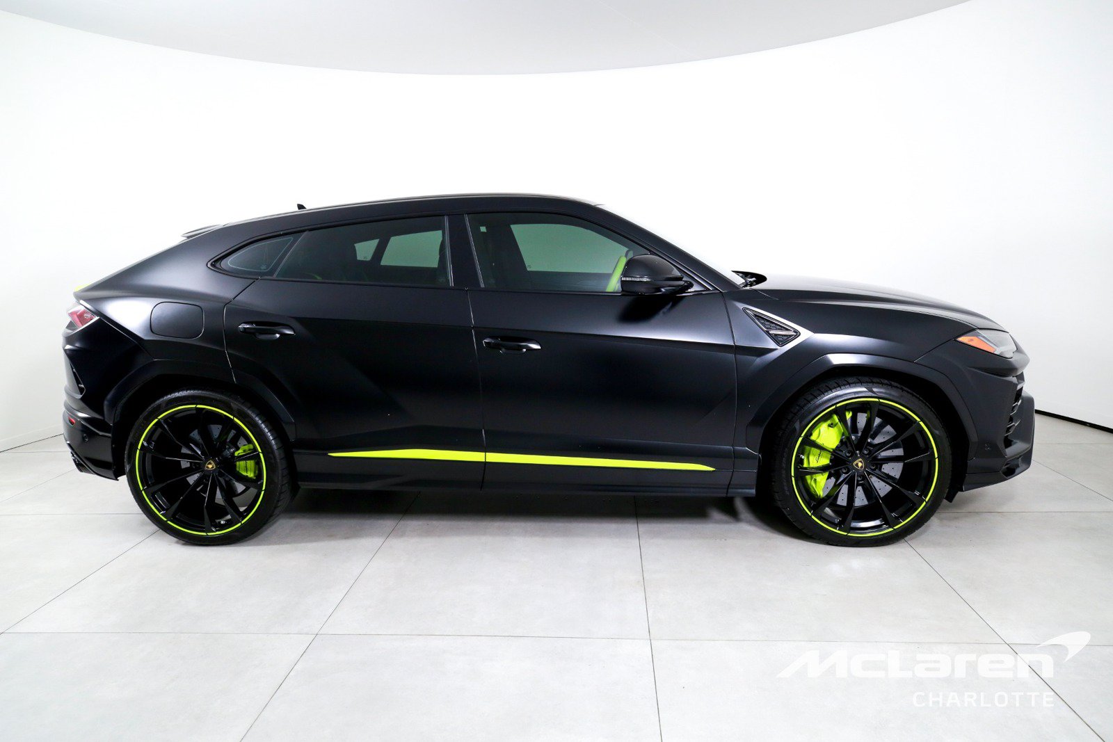 Used 2022 Lamborghini Urus AWD/4WD image 9