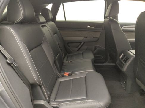 Used 2023 Volkswagen Atlas Cross Sport SE FWD image 19
