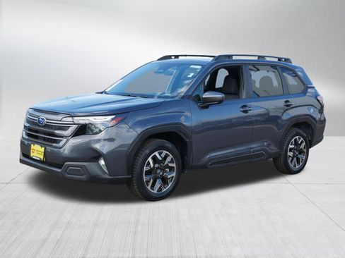 Used 2025 Subaru Forester Premium AWD/4WD image 3