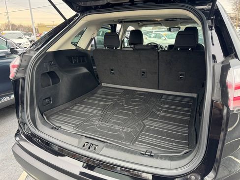 Used 2022 Ford Edge SE image 35