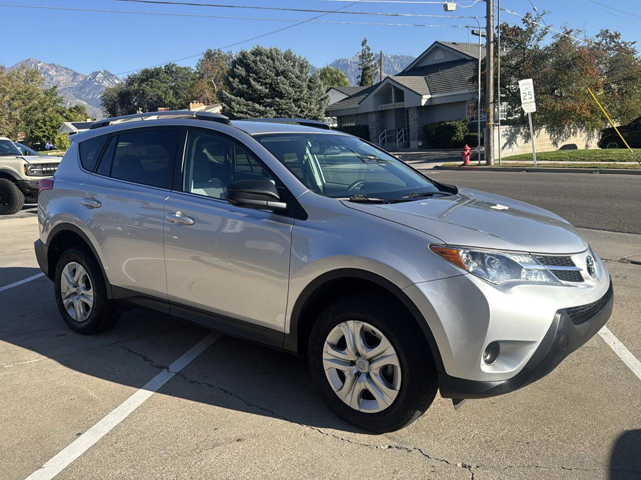 Used 2013 Toyota RAV4 LE AWD/4WD image 3