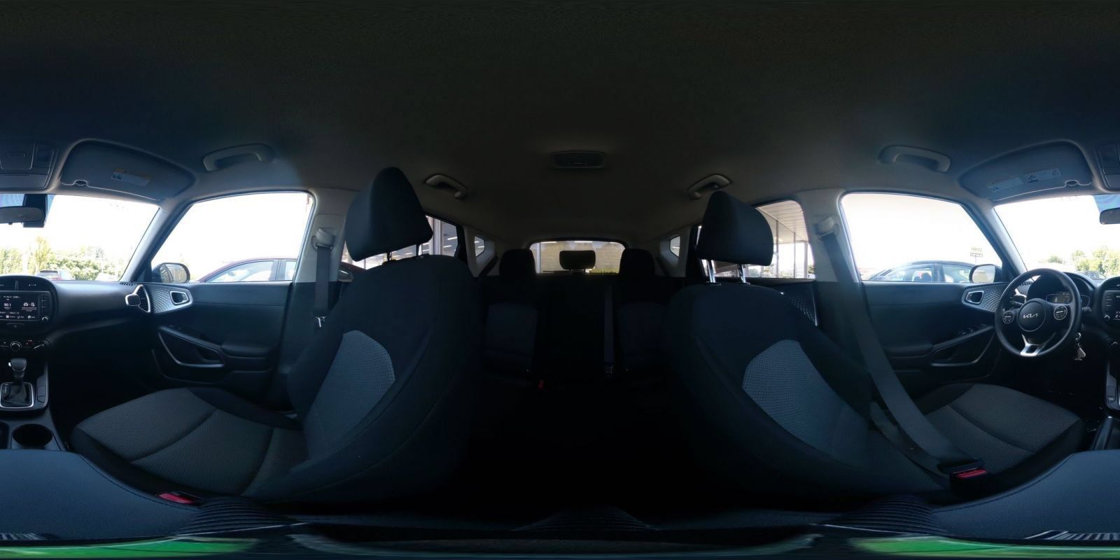 Used 2025 Kia Soul LX w/ LX Technology Package FWD image 36