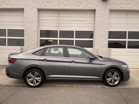 Used 2024 Volkswagen Jetta SE FWD image 1