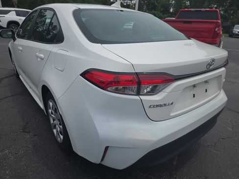 Used 2024 Toyota Corolla LE FWD image 4