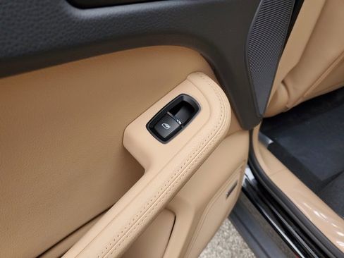 Used 2025 Porsche Macan image 21