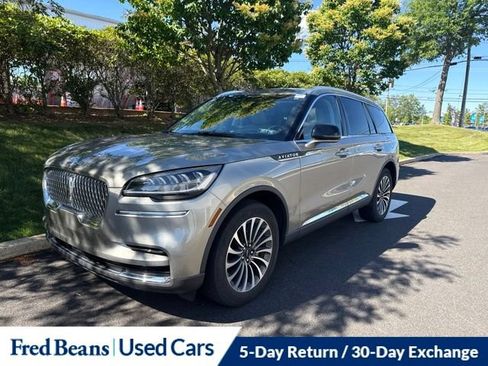 Used 2023 Lincoln Aviator AWD w/ Premium Package image 3