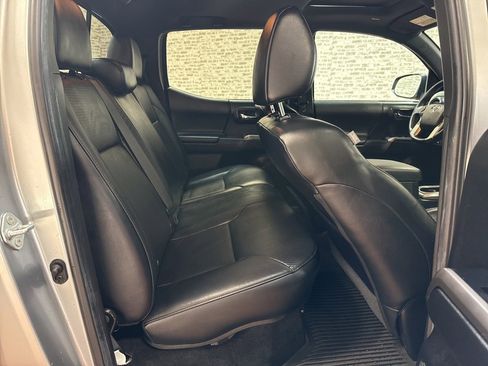 Used 2022 Toyota Tacoma Limited image 12