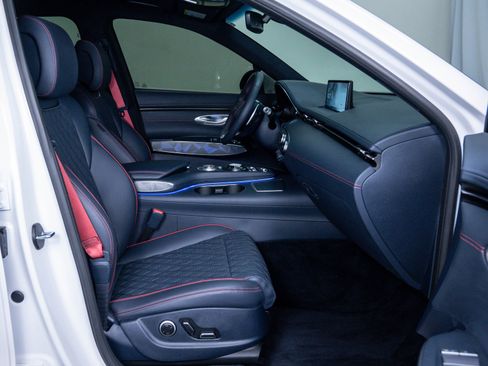 Used 2025 Genesis GV70 3.5T Sport w/ Sport Advanced Package image 11