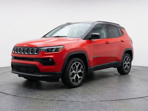 Used 2025 Jeep Compass Limited image 3