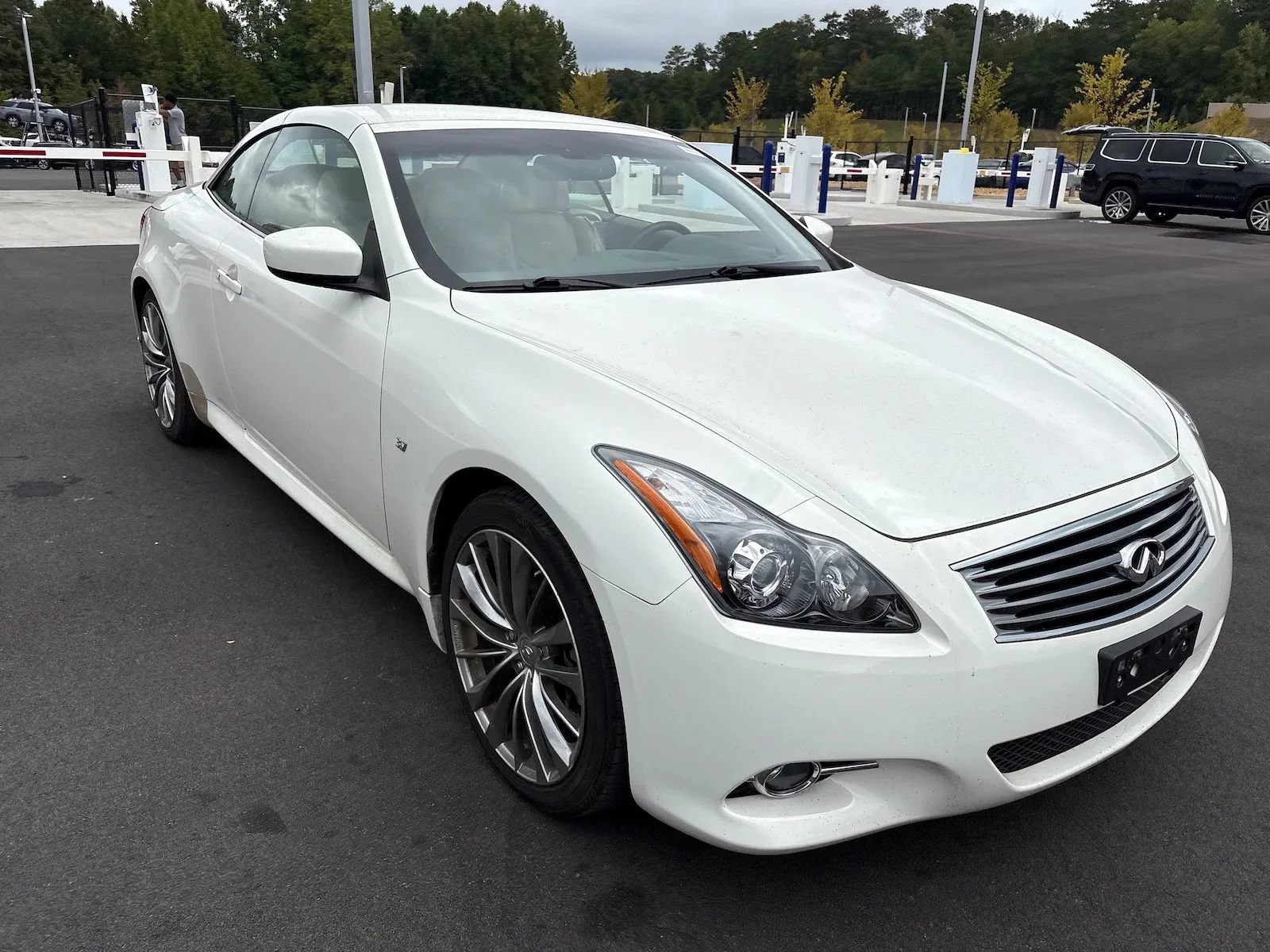 Used 2014 INFINITI Q60 Convertible w/ Premium Package RWD image 3
