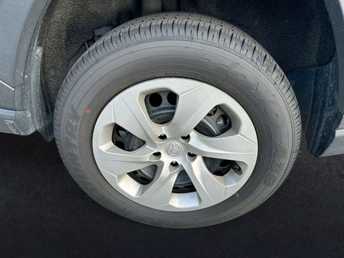 Used 2022 Toyota RAV4 LE FWD image 10