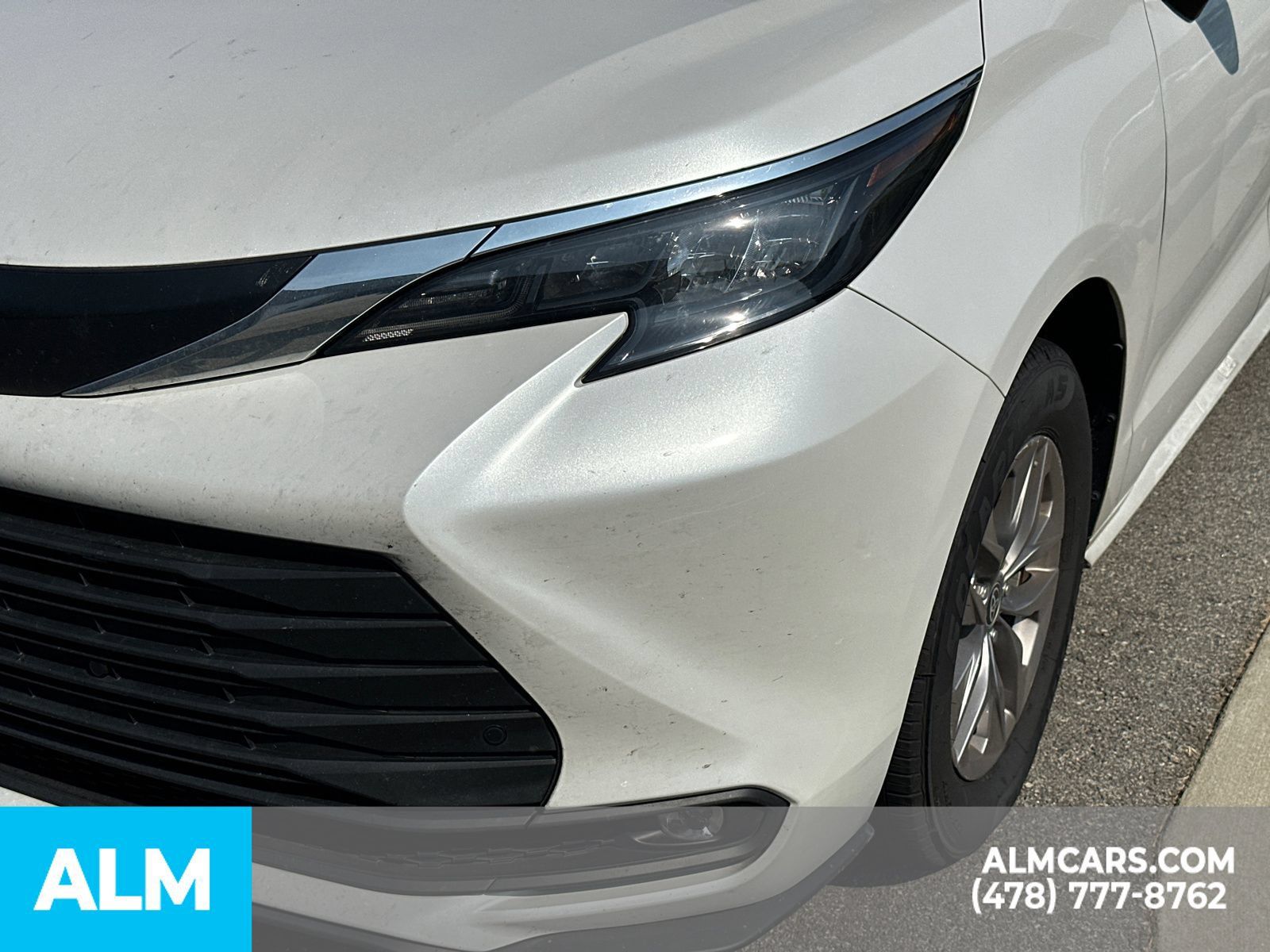 Used 2025 Toyota Sienna XLE FWD image 6