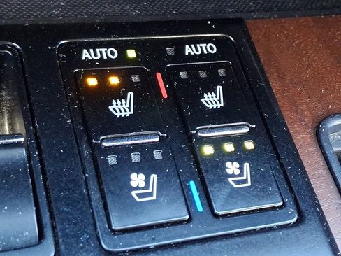 Used 2020 Lexus RX 350L Premium w/ Premium Package image 26