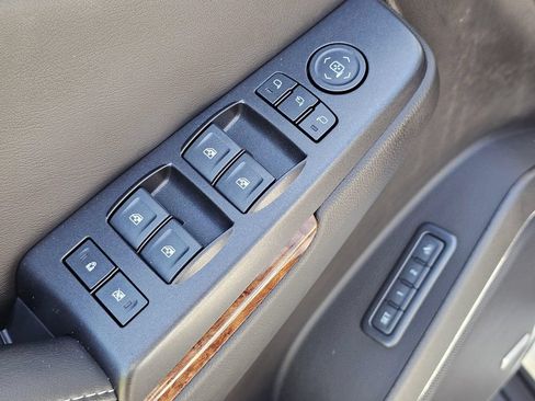 Used 2018 Chevrolet Tahoe Premier AWD/4WD image 26