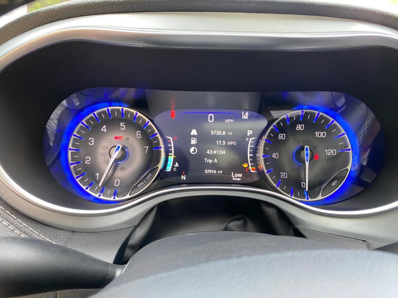 Used 2025 Chrysler Pacifica Limited FWD image 68