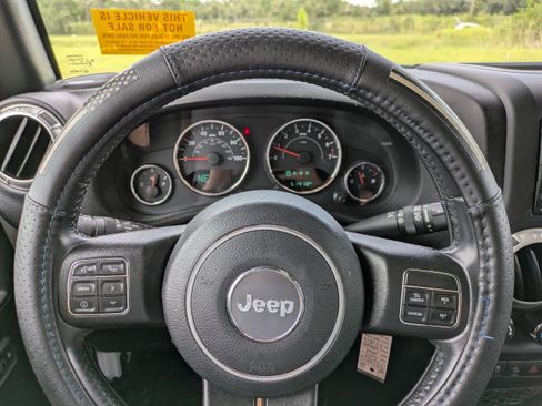 Used 2017 Jeep Wrangler Unlimited Rubicon w/ Connectivity Group image 21