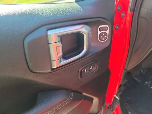 Used 2022 Jeep Wrangler Unlimited Rubicon w/ Trailer Tow Package image 19