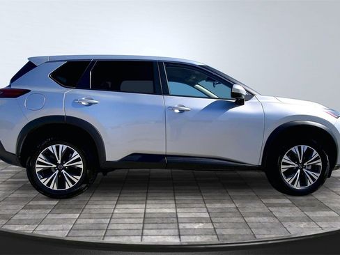 Used 2023 Nissan Rogue SV image 4