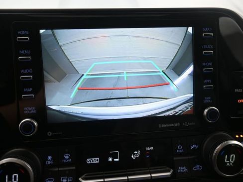 Used 2021 Toyota Highlander XLE AWD/4WD image 20