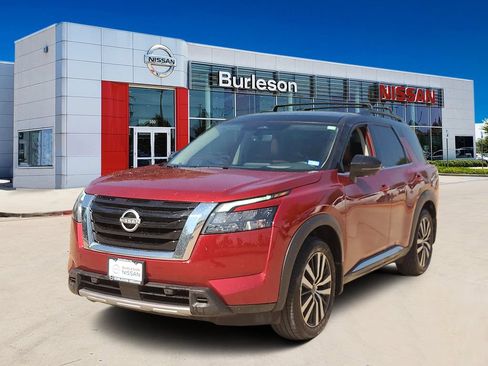 Certified 2025 Nissan Pathfinder Platinum w/ Cargo Package FWD image 1