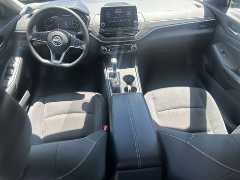Used 2025 Nissan Altima 2.5 SV FWD image 22