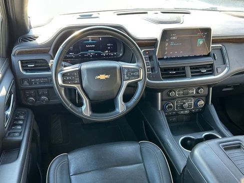Used 2023 Chevrolet Suburban Premier AWD/4WD image 18