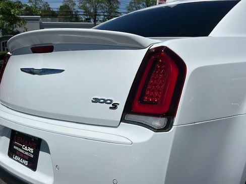 Used 2019 Chrysler 300 S w/ 300S Premium Group RWD image 11