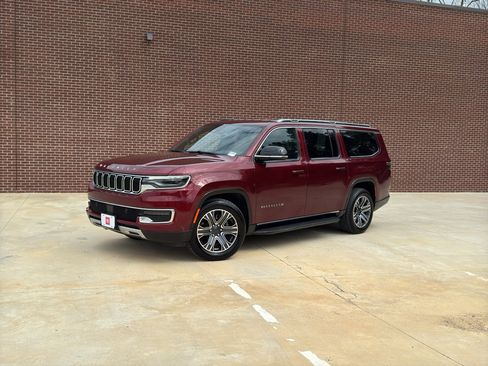 Used 2024 Jeep Wagoneer L Series II image 1