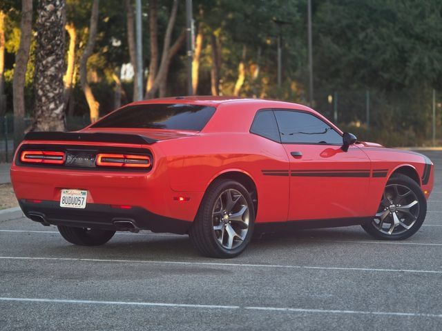 Used 2016 Dodge Challenger SXT w/ Driver Convenience Group RWD image 30