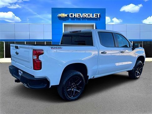 Used 2025 Chevrolet Silverado 1500 LT Trail Boss w/ Convenience Package II image 3