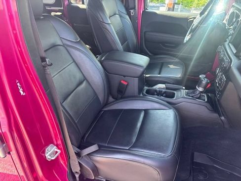 Used 2022 Jeep Wrangler Unlimited Sahara AWD/4WD image 21