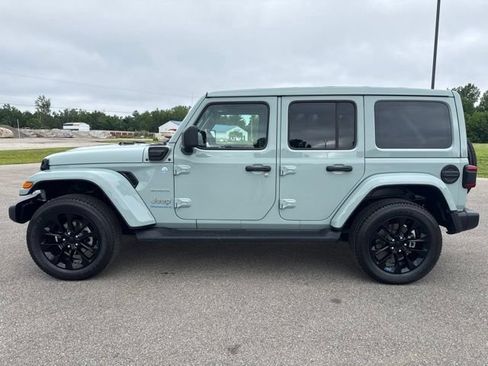 Used 2023 Jeep Wrangler Unlimited Sahara w/ Cold Weather Group AWD/4WD image 2