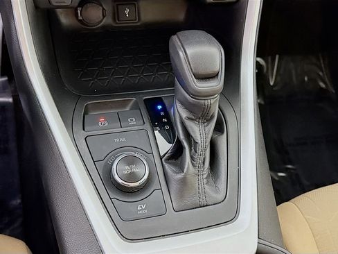 Certified 2020 Toyota RAV4 XLE w/ All Weather Liner Package image 10