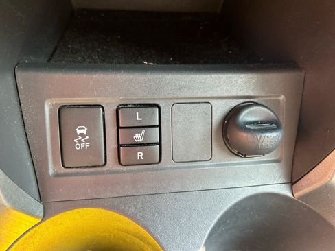 Used 2011 Toyota RAV4 Limited AWD/4WD image 21