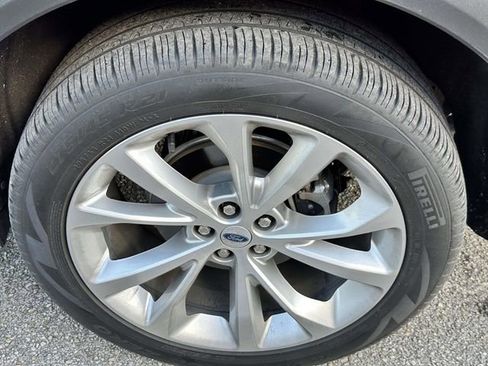 Used 2022 Ford Explorer Platinum w/ Equipment Group 601A image 38