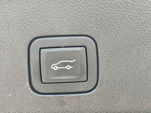 Used 2025 Chevrolet Suburban Premier AWD/4WD image 20